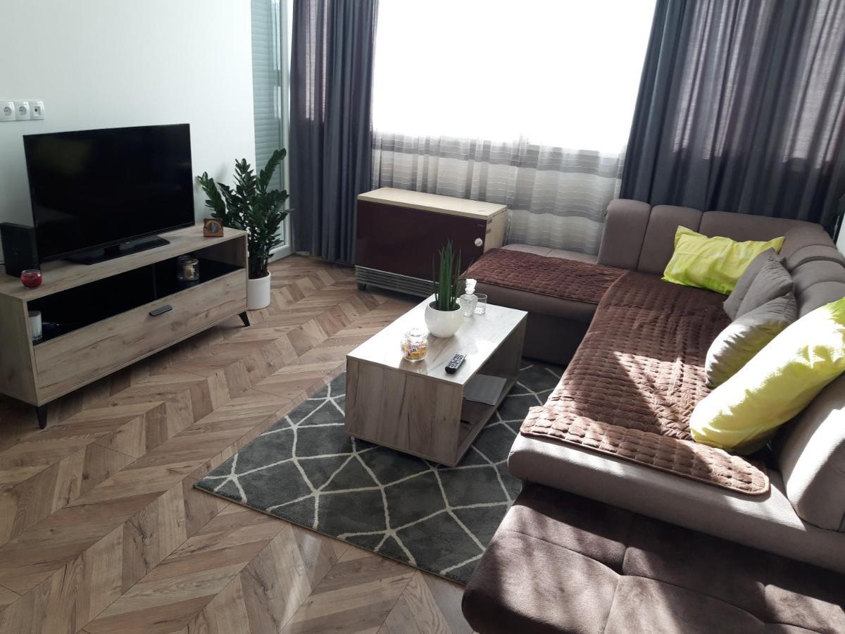 Stan Na Dan Simikic Apartman Bijeljina Kültér fotó